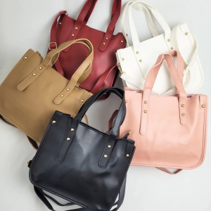 D024*CX120 BOLSA FEMININA COM ALÇA DE MÃO E A SUPERFICIE EXTERIOR EM MATERIAL PLÁSTICO